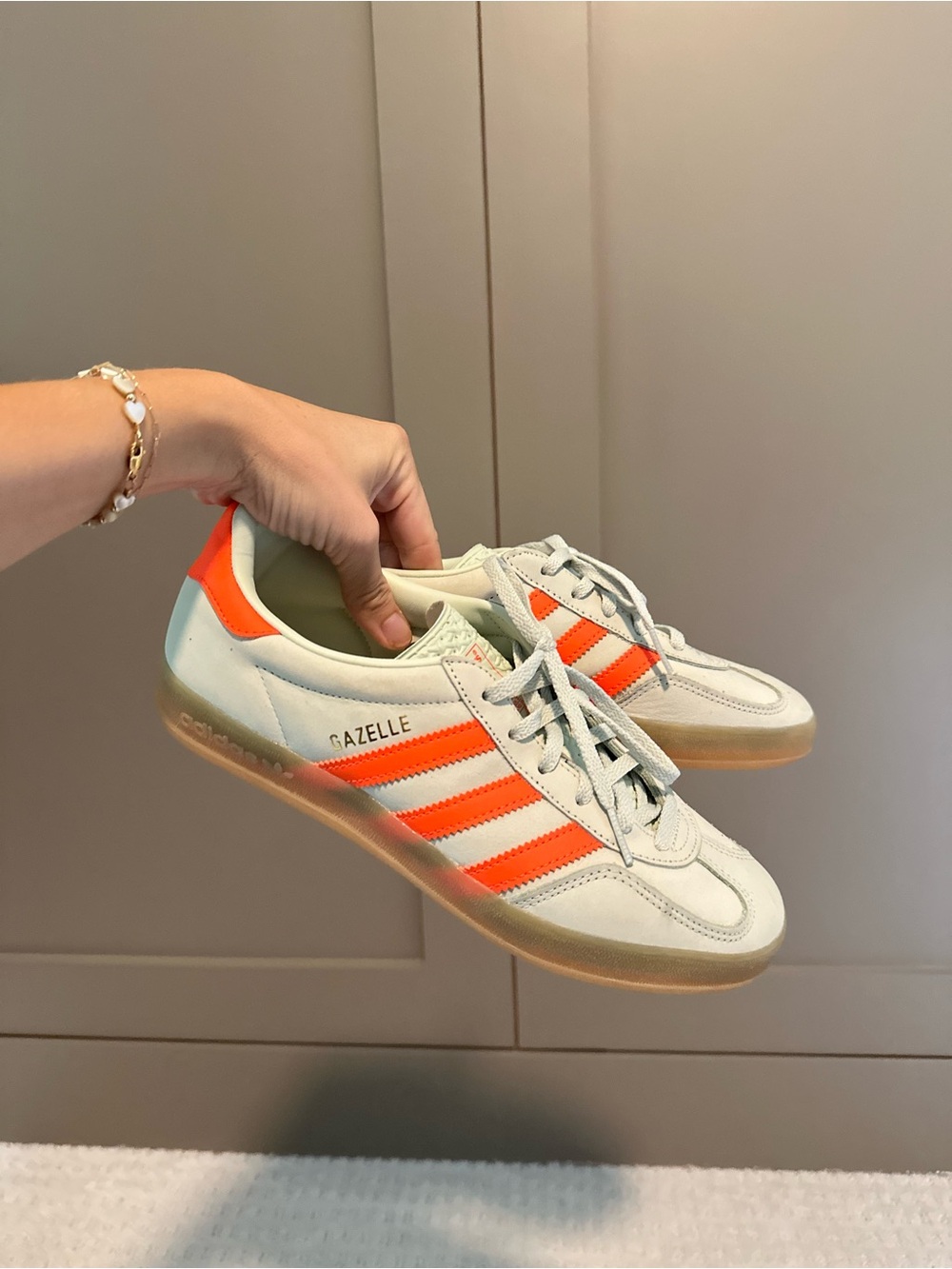 Adidas gazelle linen green and orange NWOT SIZE 7 sneakers